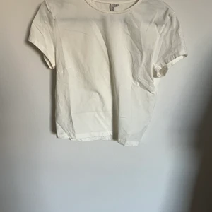 Vit crop top  - Nyskick. 