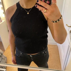 Stickad topp  - Stickad topp från Gina, bra skick! (Det är spegeln som är smutsig inte tröjan)