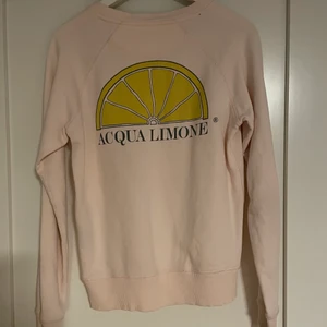 Rosa aqua limone - En ljus rosa aqua limone sweatshirt i storlek xs. Använd sparsamt! 