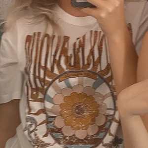 Tröja - En tröja från Pull&bear. den har använts några fåtal gånger. Köptes för 199kr 