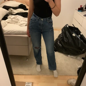 Blå jeans  - Jeans från zara, sparsamt använda, normala i storleken , 174 passar mig bra