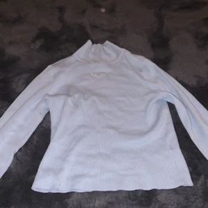 Blåtröja med krage - Storlek M men passar S. Köpt på hm för 189kr