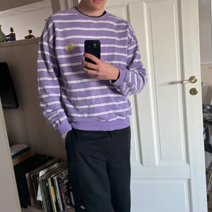 Jukyard tröja storlek L - Finns ett litet hål i armhålan men går att sy ihop!