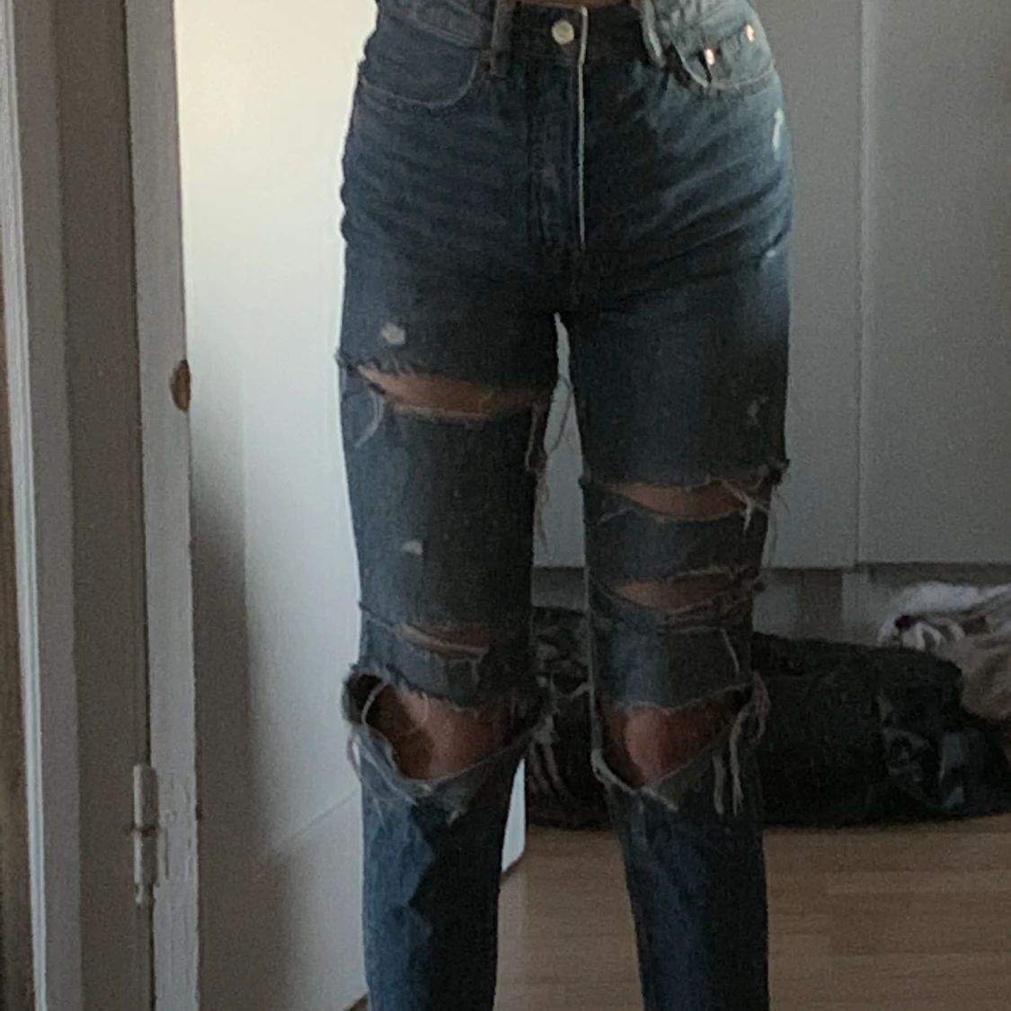 Blå jeans med hål - 90