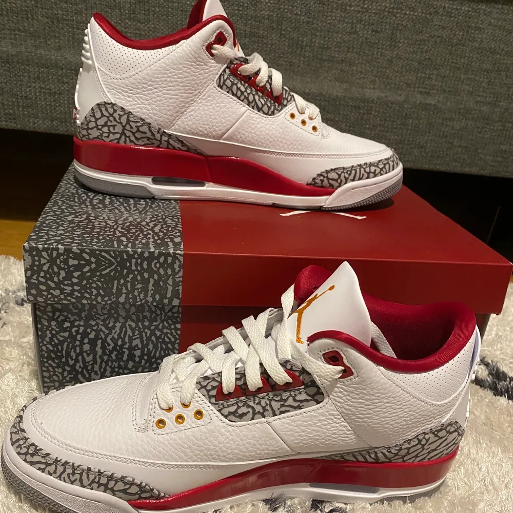 Säljer min helt nya Jordan 3 i storlek 44,5. Köpta från SNKRS appen. Kommer med boxen och allt. Kontakta vid frågor!. Skor.