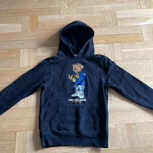 Hoodie  - En hoodie från kennedies