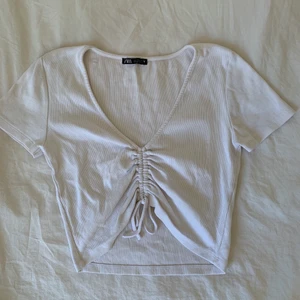 Topp  - Topp från Zara i storlek L, 50kr 🤍