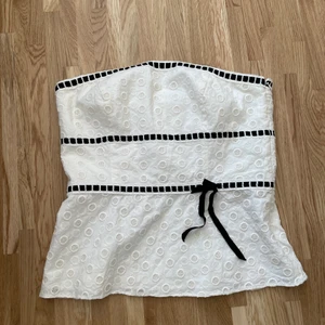 Tubetopp  - Jättefin tube topp köpt på sellpy, den va för stor för mig tyvärr. Köparen står för frakten ☺️