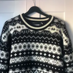 supernice tröja från vailent, aldrig använd. köpte den på impuls men den är i xl så lite för stor för mig haha :)