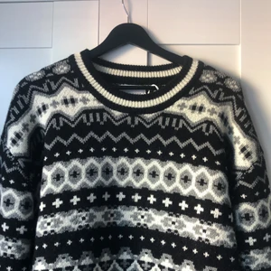 ny knitted sweater från vailent - supernice tröja från vailent, aldrig använd. köpte den på impuls men den är i xl så lite för stor för mig haha :)