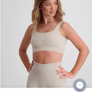 BEIGE AIMN TOPP - Sportbh från Aimn i beige💘