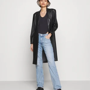 Jeans Weekday - Jeans från weeday. Jättefin färg och sitter bra på mig som är 172 cm