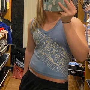 Jättesöt väst från Freddy - Ljusblå jättegullig tröj-väst från Freddy. Använd väldigt få gånger så är som i nyskick!! 