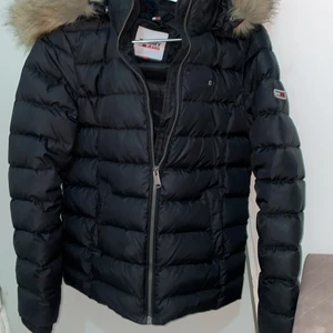 svart jacka small - Jacka är helt nytt . Använd en gång 