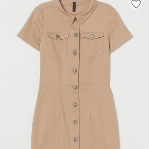 Beige klänning - En beige/brun klänning i storlek 36 nypris 299. Slutsåld på hemsidan. 