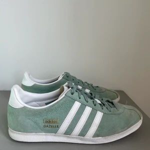 Adidas originals Gazelle - Sneakers från adidas originals. Modell: Galzelle. Ljusgröna💚 Använda i fint skick. Inköpta för 800 kronor. 