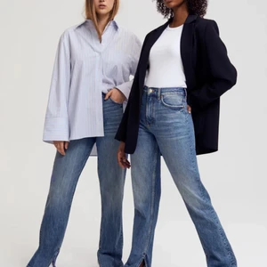 Orginal slitjeans - Säljer dessa slutsålda jeans i från ginatricot i storlek 36, aldrig använda då dem är förstora så i nyskick! Säljer för 200 + frakt