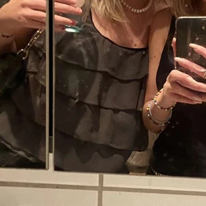 Snygg festtopp! - Säljer denna as snygga festtopp!! Passar till vad som helst och den sitter så fint👌 köparen står för frakt 