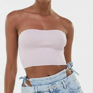 Topp strl xs - Säljer nu denna super fina stickade topp från bershka!!! Den är i strl xs men super stretchig. Köpt för ca 1 månad sen men aldrig kommit till användning💕 