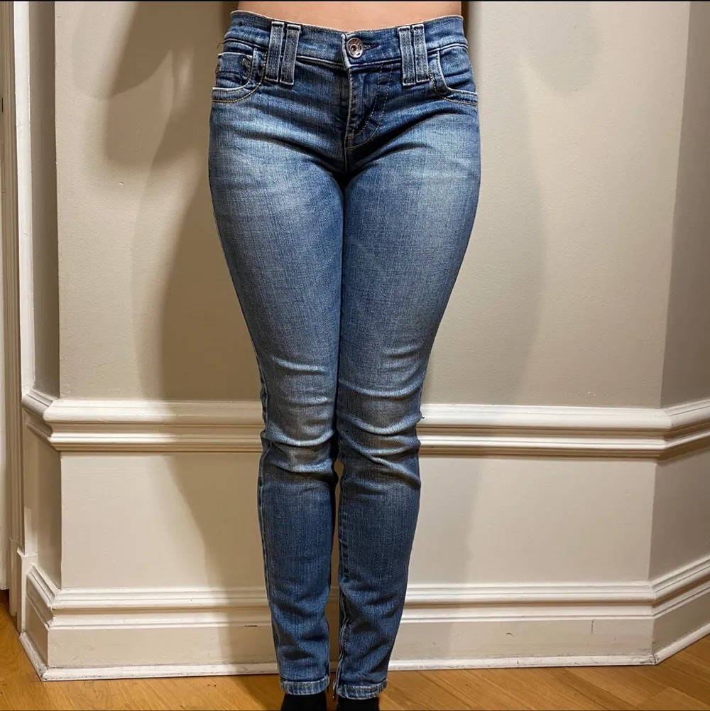 jag är 162 dom sitter bra i längd och midja! vintage jeans . Jeans & Byxor.