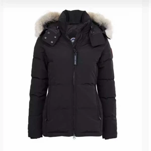 Canada GOOSE Chelsea parka - Mina kompisar säljer sin canada goose Chelsea parka i. Köpt på johnelles här i Västerås, kvitto finns kvar. Den är som ny använd endast 4 gånger. Inga slitage, missfärgning eller öppna sömar. Stor fluffig päls. Pris går att diskuteras. Kontakta @emelieturan på instagram vid intresse för storlek XXS och @edessabarhaido för storlek S.