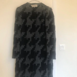 Jacka hobes London  - Fin, festligt rock från Hobes London i storlek 36. Fin kvalitet. Kan hämtas i Stockholm eller skickas mot betalad frakt 📦 