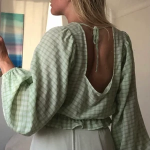 Grön blus!!!! - Jättehärlig blus i en fin grön färg! 