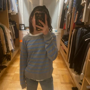 Zara tröja - Jättefin trendig tröja från zara i väldigt fint skick😍köp direkt för 200kr