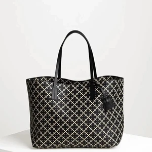 Malenebirger våska - Säljer nu min fina väska som köptes för två år sedan men aom ej använda längre, skicket ät jätte jätte bra! ❤️ väskan köptes för 2399kr