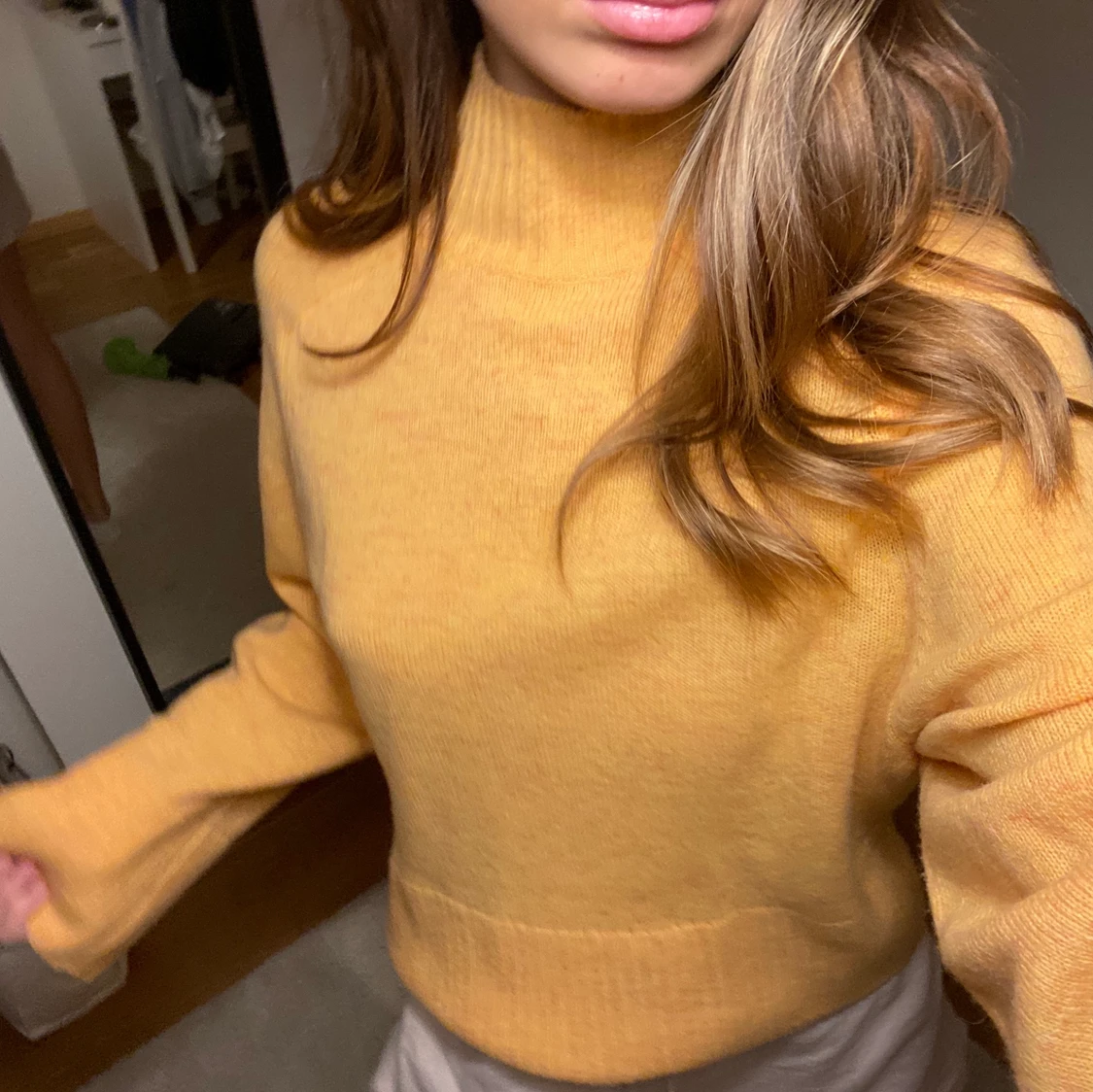 Orange stickad tröja