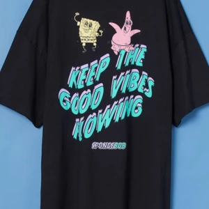 Hm - Svampbob t shirt, använd 2-4 ggr men super fint skick! Inga fläckar/märken eller så. Oversize o super mysig