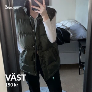 Väst - Militärgrön, storlek S och i bra skick!