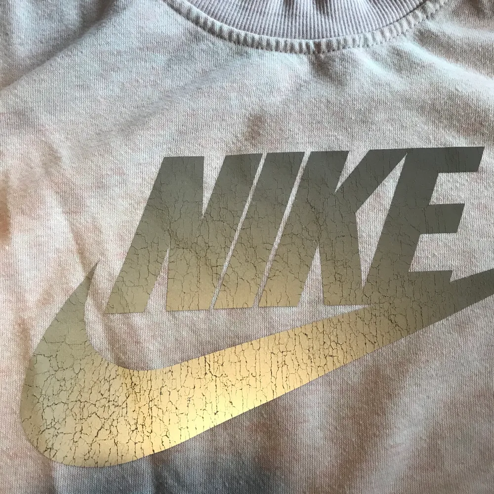 Nike tröja rosa/vit.  Storlek L men passar s/xs. Tröjor & Koftor.