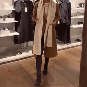 Kappa Zara - En längre kappa från Zara i fint skick. Strl M. Nypris runt 1200kr