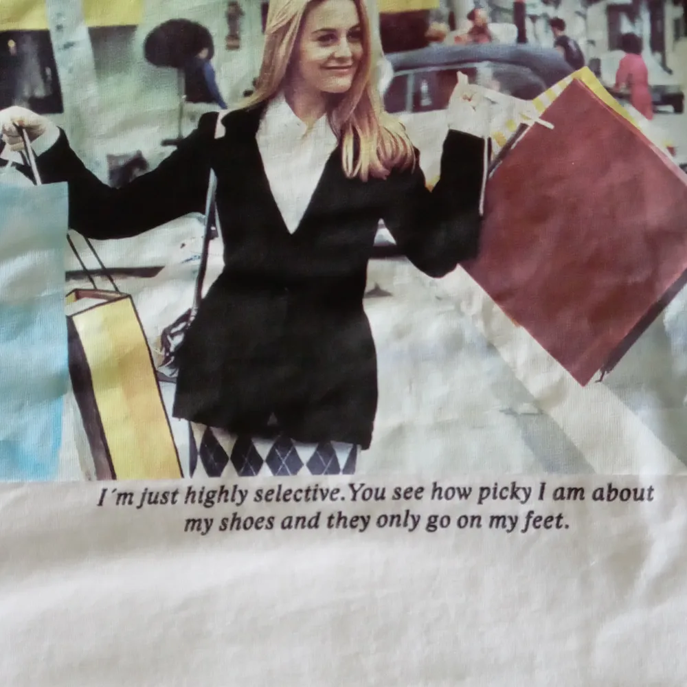 Fin t-shirt med tryck från filmen Clueless. Köparen står för frakt, alltså pris+frakt 💕. T-shirts.