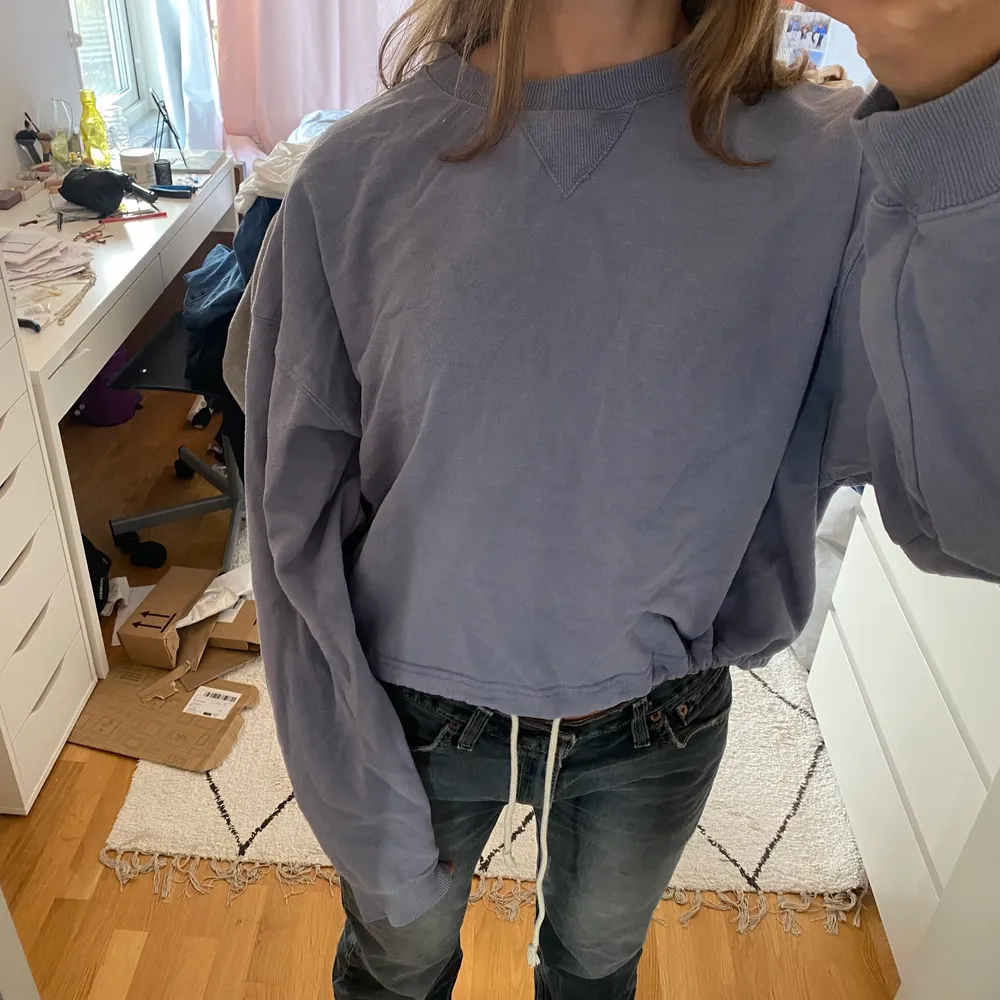 Så fin blå sweatshirt från BikBok💜 Jättefint skick💕😇. Tröjor & Koftor.