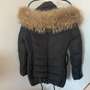 Rock and Blue vinterjacka, storlek 36 - Jackan är köpt förra året och är knappast använd. Jackan mycket fint skick. Jag kan mötas upp i Malmö