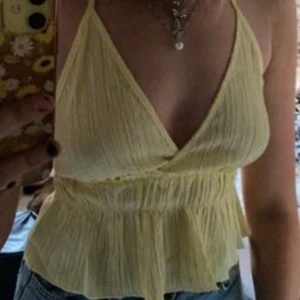 Gult linne - Skit snyggt linne, aldrig använt ⚡️⭐️ (lånad bild)