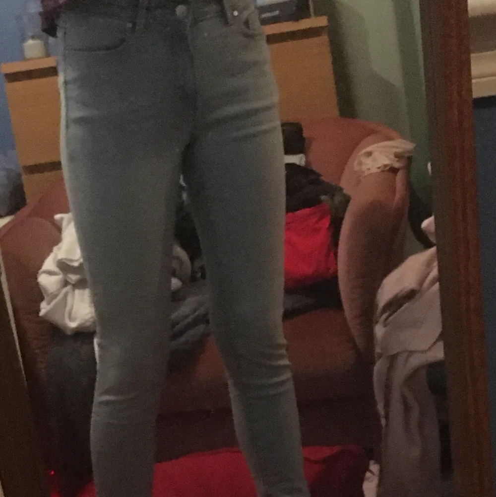 High waist harper ankle jeans i strl 158 från Cubus. Lite små för mig men annars perfekta.. Jeans & Byxor.