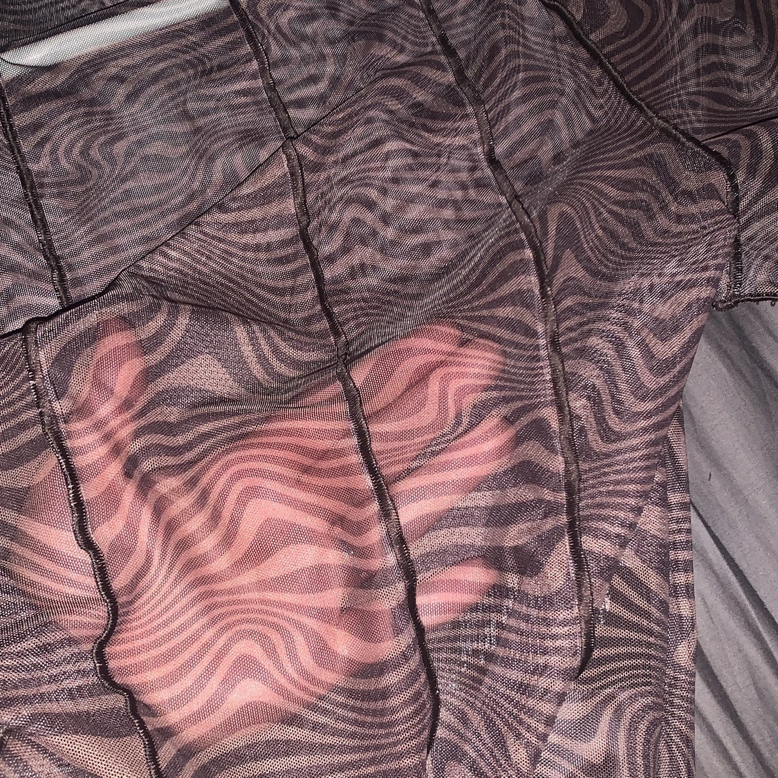 H&M genomskinlig tröja. DIVIDED - 91