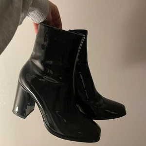 Lack skor - Oanvända lackskor från nakd i storlek 36🦋