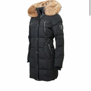 Rock and blue artica jacka. Strl 38 - Jätte snygg vinterjacka dock kände jag att den ej va för mig. Det är äkta päls och är i bra skick. Ej använt så ofta köpte den förra vintern. Säljer för 3500 o köpte för 5000! Kan även diskutera priset. 