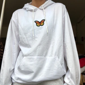 Hoodie - SUPERSÖTA HOODIES!!!🦋  Stor fjäril: 350kr. Liten fjäril: 300kr. Vid efterfrågan säljs även svarta hoodies. Säljs i: X small, Small, Medium, Large. Frakt: 55kr🦋🦋🦋🦋🦋🦋🦋🦋🦋🦋🦋🦋🦋🦋
