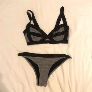 Bikiniset från H&M - Superfint bikiniset från H&M! Överdelen är storlek 36 och underdelen storlek 34. Säljer setet för 100kr + frakt eller mötas upp i Stockholm 
