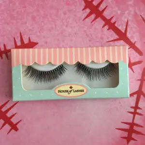 Oöppnade fransar modell Hollywood Glam från House Of Lashes😍