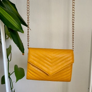 Gul väska - Gul väska, inte mycket använd så den är i bra skick ☀️