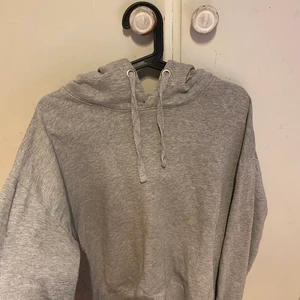 ocersize tjocktröja - jötte skönt ocersize tjocktröja. st L, ny och använd få tal gånger 