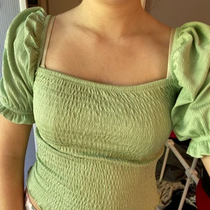 Grön gullig blus/topp - Super skönt material och väldig stretchig