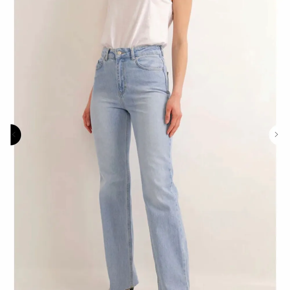 Jätte fina jeans från chiquelle i storlek 38. Perfekt längd i benen på mig som är 1,73 lång. Använda fåtal gånger. Ordinarie pris 499 kr. Säljer för 150 kr + frakt😊. Jeans & Byxor.