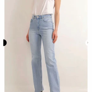 Jeans, storlek 38  - Jätte fina jeans från chiquelle i storlek 38. Perfekt längd i benen på mig som är 1,73 lång. Använda fåtal gånger. Ordinarie pris 499 kr. Säljer för 150 kr + frakt😊